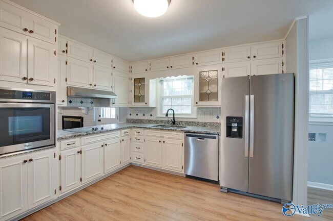 Building Photo - 9802 Dolphin Dr