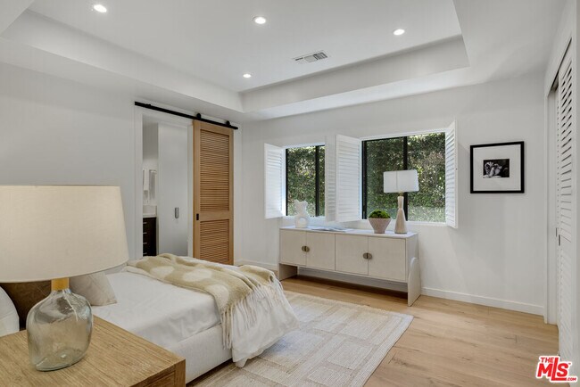 Building Photo - 521 Loring Ave