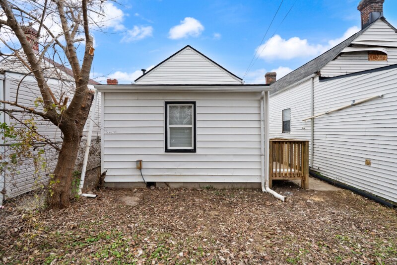 Building Photo - 2222 Duncan St