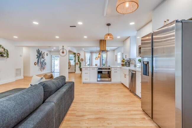 Building Photo - 1814 NW 14th Ave