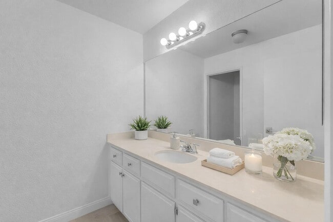 Building Photo - 72384 Ridgecrest Ln