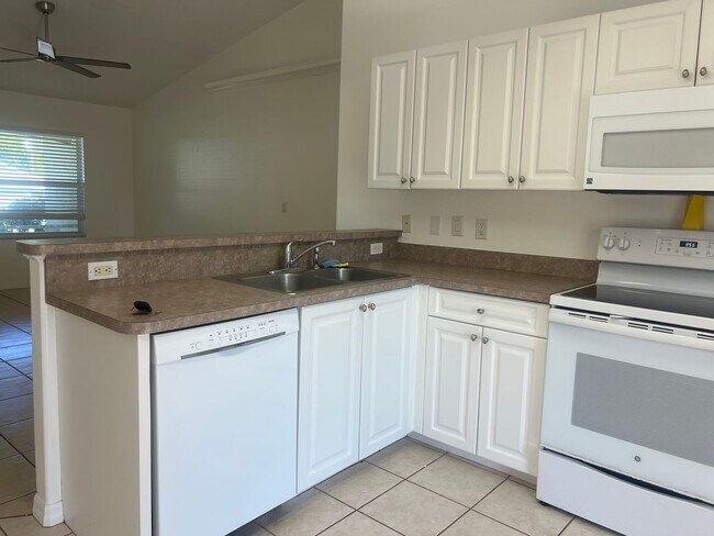 Building Photo - Venice, FL 3BR/2BA/2CG Single Family Home