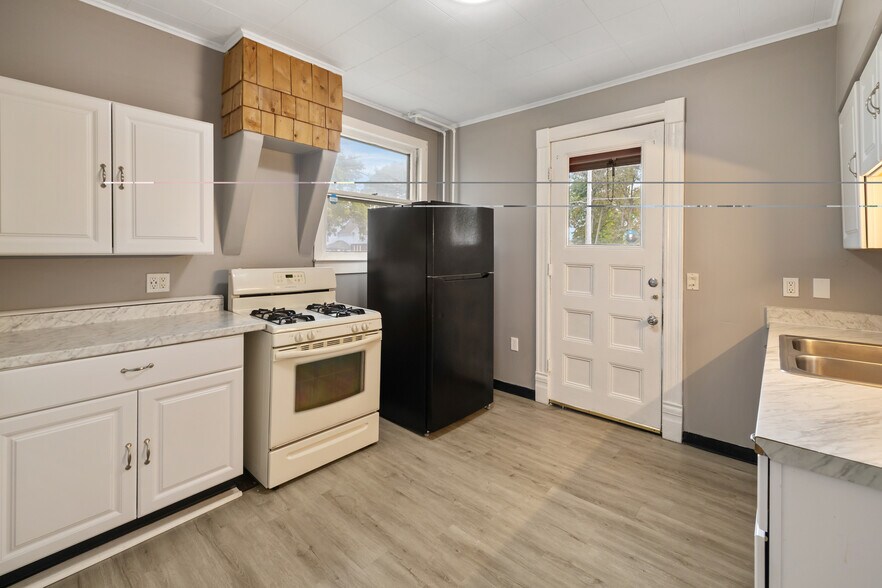 Kitchen - 115 E Yates St