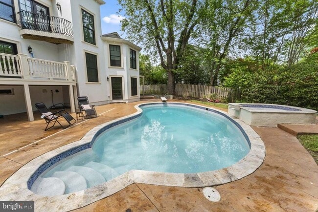 Building Photo - 5844 Bermuda Ct