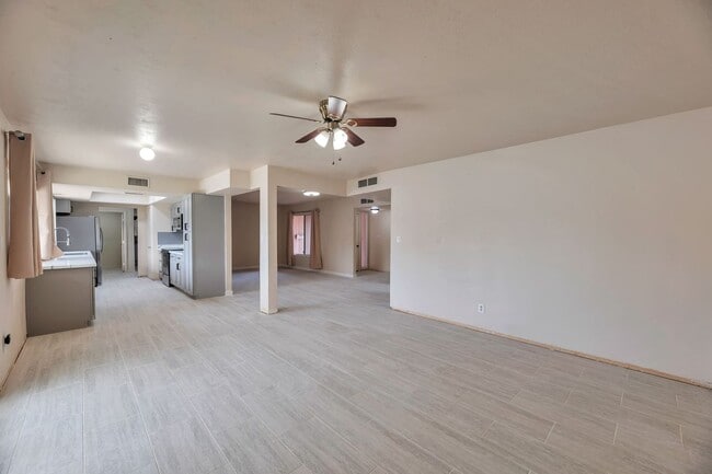 Building Photo - Spacious 6-Bedroom, 4-Bath Pool Home Near ASU Campus