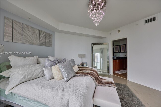 Building Photo - 300 S Biscayne Blvd