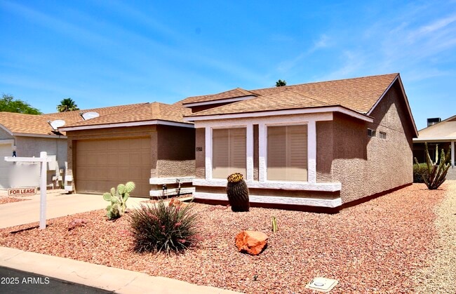 Building Photo - 1702 E Palm Beach Dr