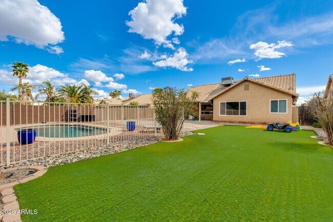 Building Photo - 4250 E Encinas Ave