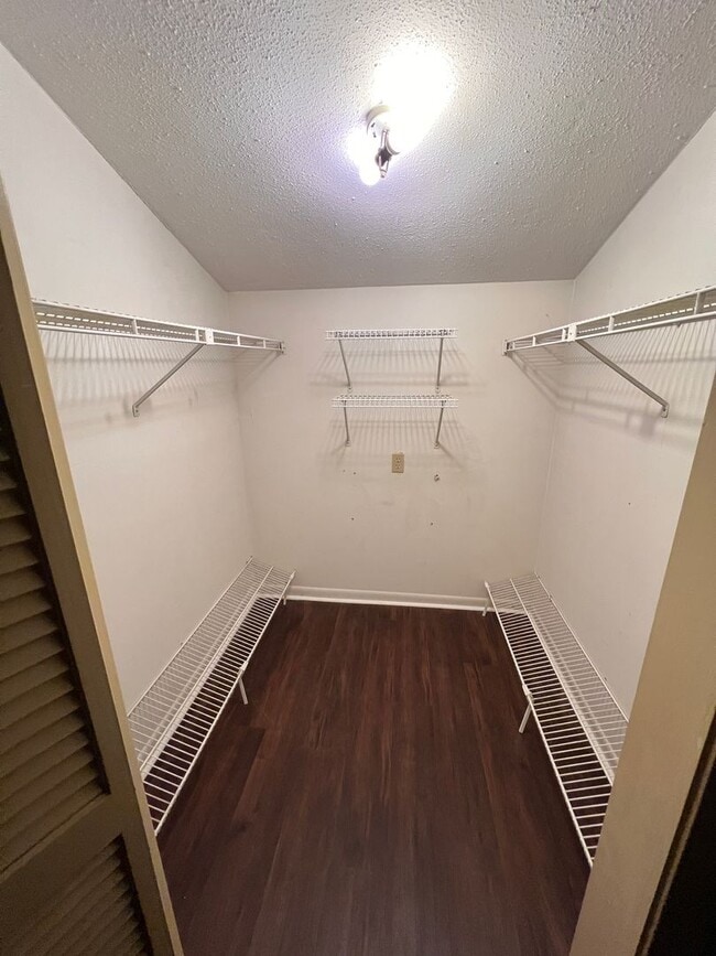 Building Photo - Hampton 1351-1353