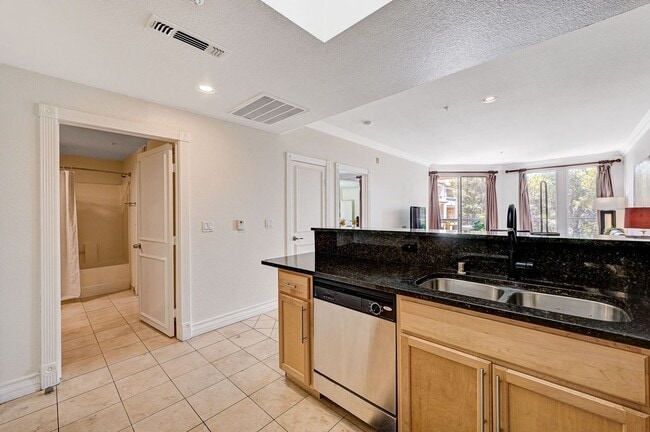Building Photo - Luxurious Meridian Condo. Live 24/7 Guard ...