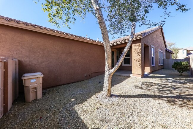 Building Photo - Beautiful! 3 Bed 2 Bath in Verrado w/Commu...