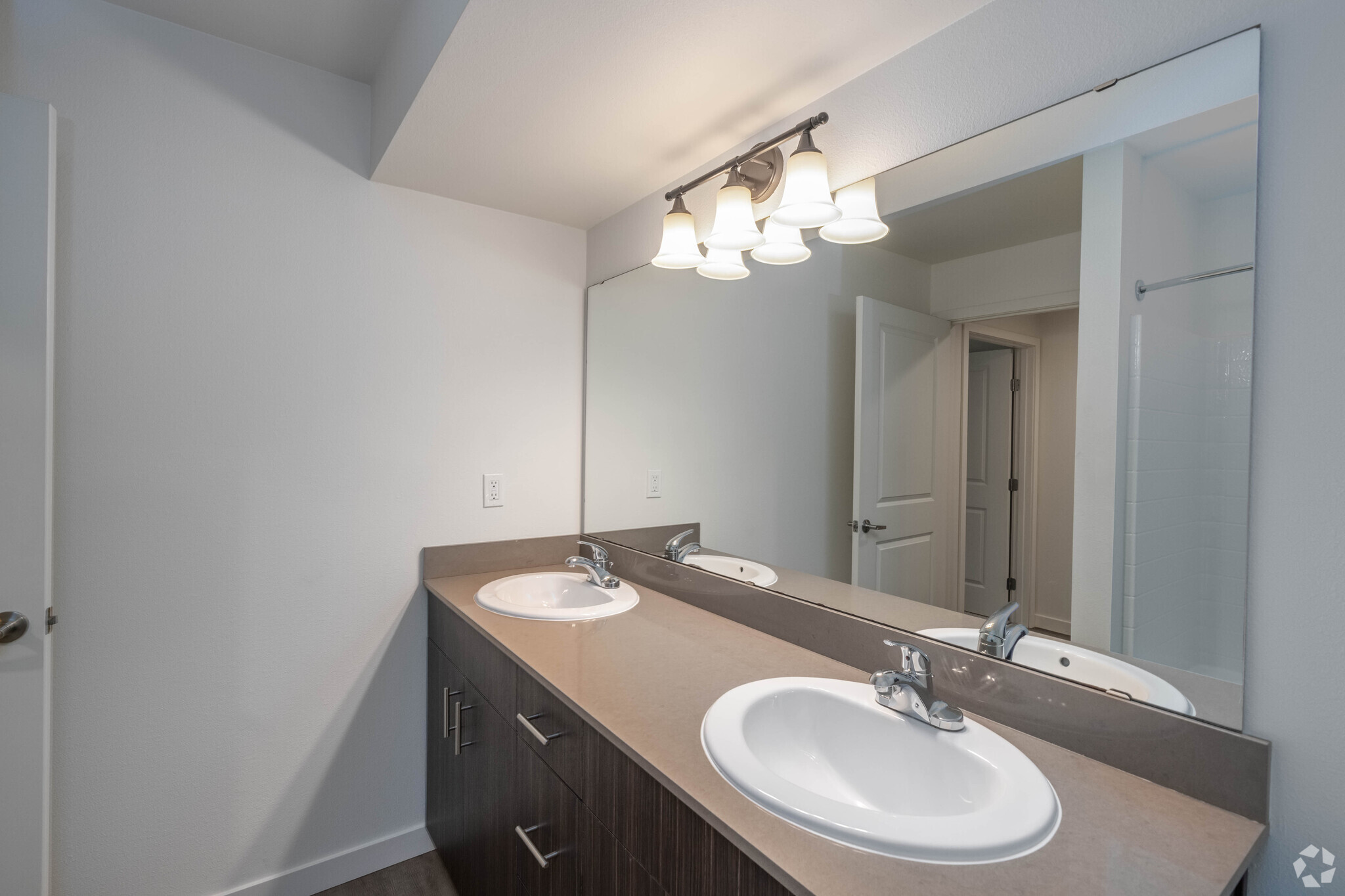 104 1BR, 1BA - 719SF - Bathroom - Timberlake Park Apartments