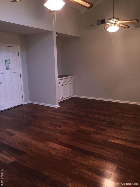 Building Photo - 1128 Briarhurst Dr