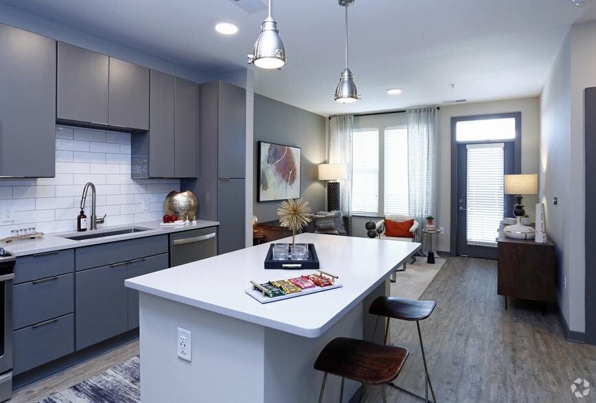 Primary Photo - Brightleaf on Main