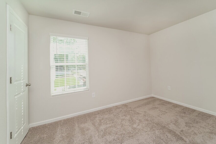 Building Photo - 6405 Lowe Ln