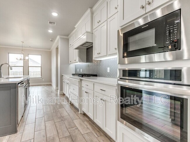 Building Photo - 14525 Rochefort Ln