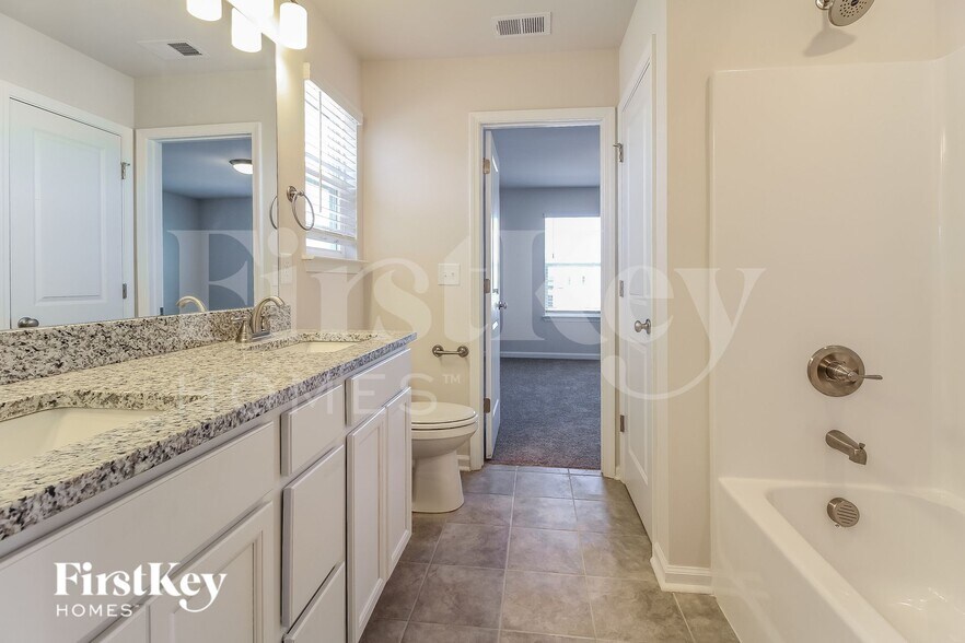 Building Photo - 1207 Mission Hill Ln