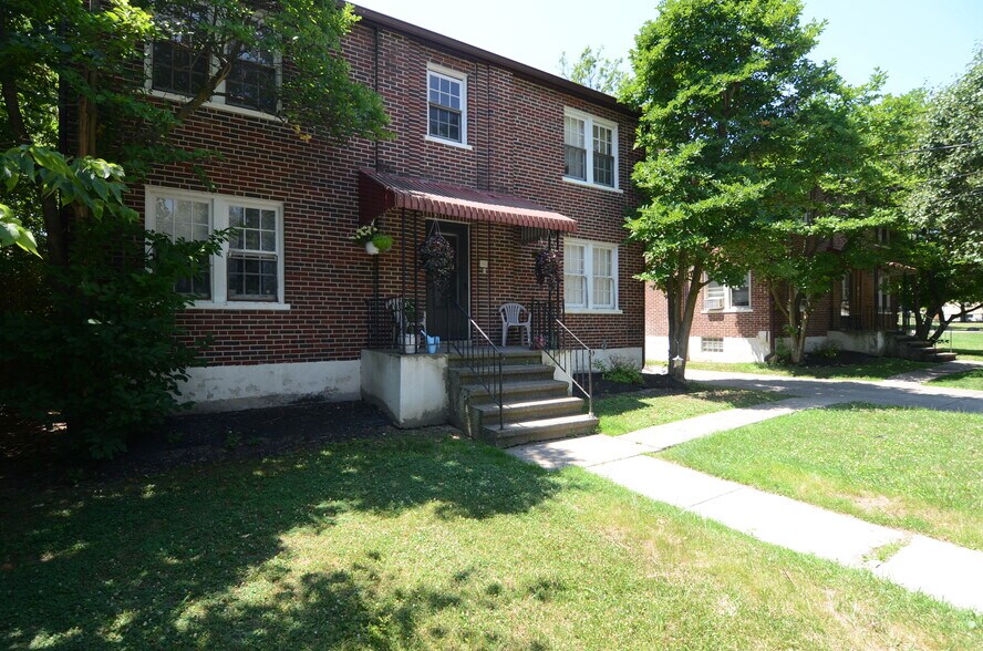 Primary Photo - 1657 Cedar Ave