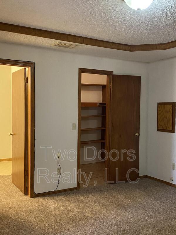 Building Photo - 2820 SE 55th St