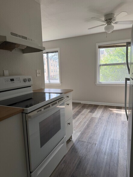 Building Photo - 2412 Azalea Garden Rd