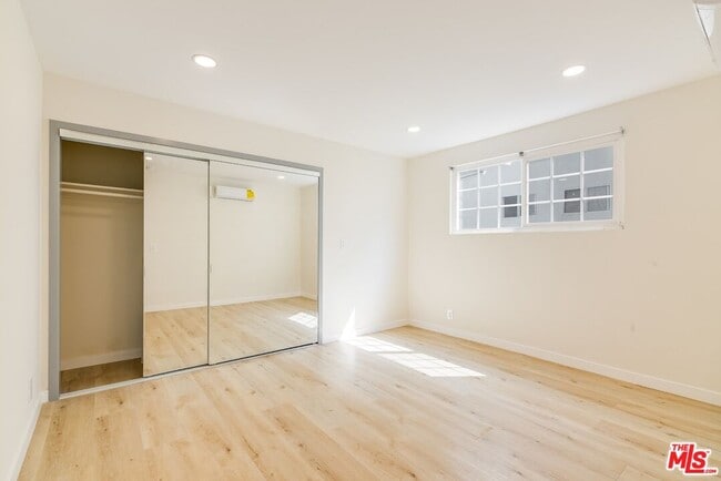 Building Photo - 835 S Sherbourne Dr