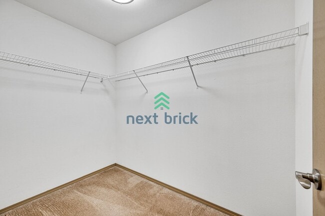 Building Photo - 3 BED & 2.5 BATH FOR RENT