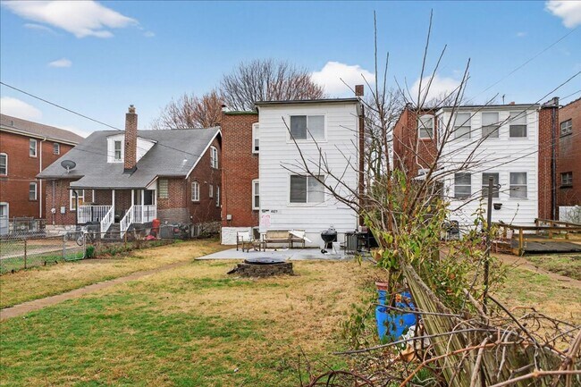 Building Photo - 4621 Quincy St