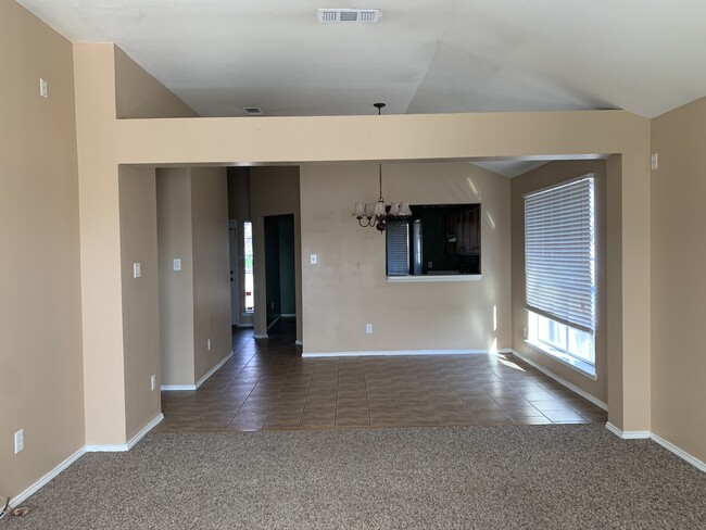 Building Photo - 1100 Dixon Ln