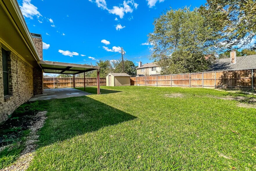 Building Photo - 302 Memorial Dr