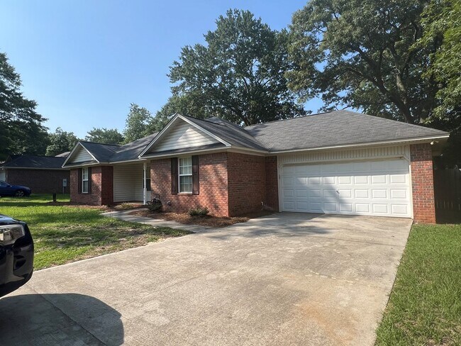 Building Photo - 3290 Valencia Dr