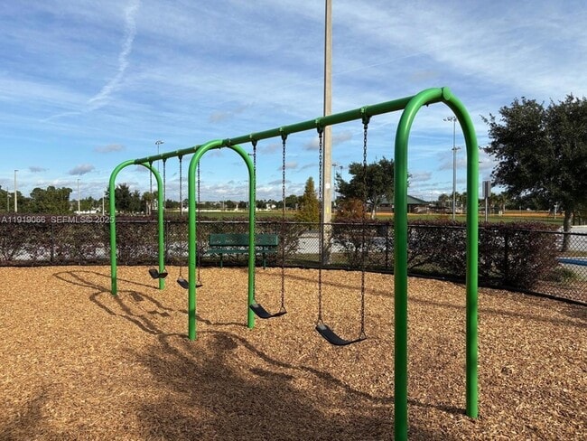 Building Photo - 875 Colville Dr