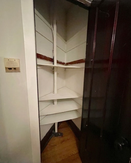 Building Photo - 908 W Waveland Ave