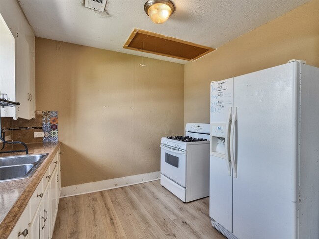 Building Photo - 5224 Bernardo De Galvez Ave