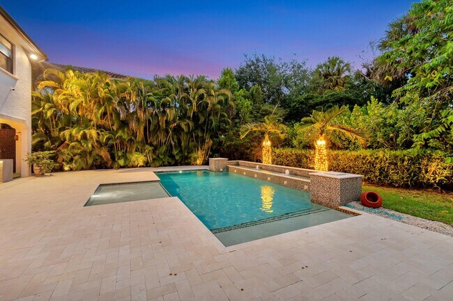 Building Photo - 17710 Cadena Dr