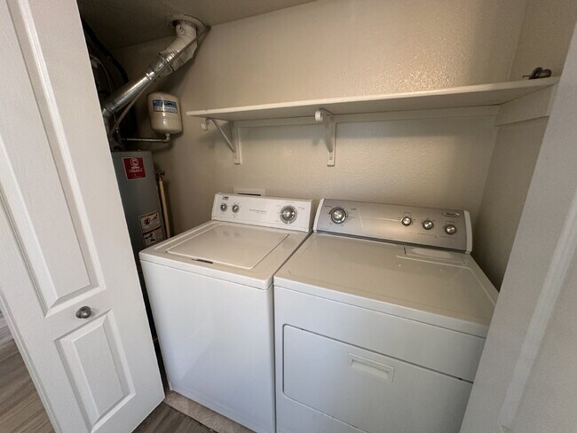 Building Photo - "Charming 2-Bed, 2-Bath Haven in Boise – Spacious 985 Sq Ft Retreat!"