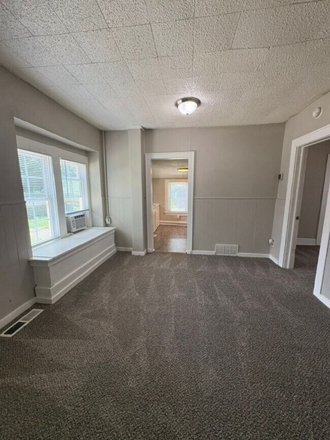 Building Photo - A cozy 2 bedroom home with versatile living space and plenty of storage including a partially fin...
