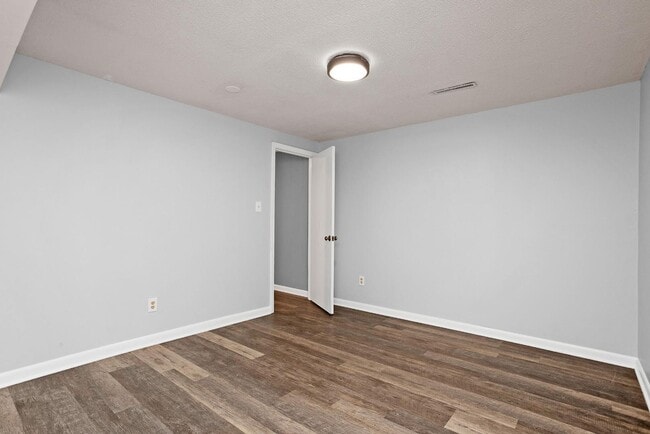 Building Photo - 705 Bon Aire Dr