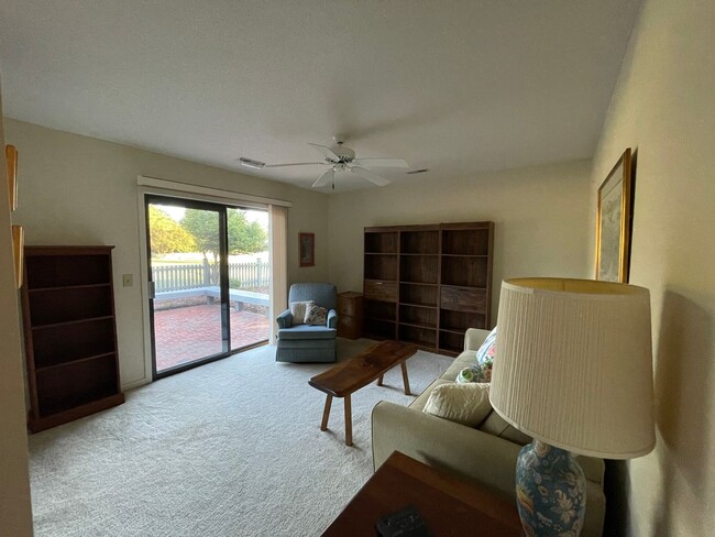 Building Photo - Furnished 3 bedroom/2 bathroom house in In...