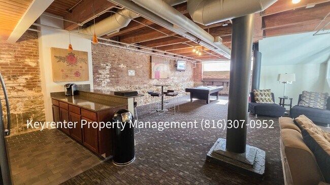 Building Photo - Cozy Downtown Studio | Heart of the City
