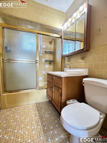 Building Photo - 82 Beechcroft St