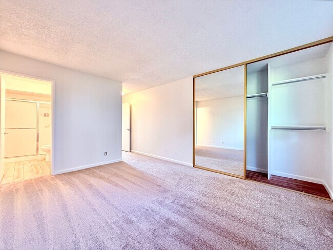 Building Photo - Recently Updated Condo with OCEAN VIEW - W...