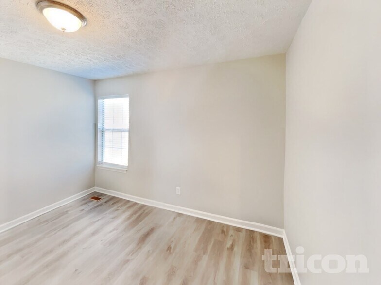 Building Photo - 2773 Riverbend Dr