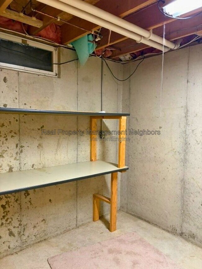 Building Photo - 1662 Klaver St SW