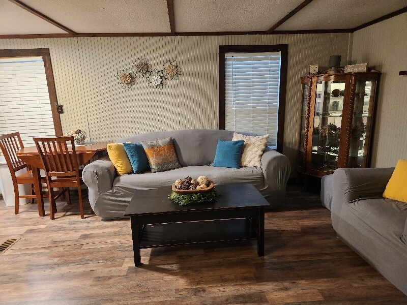 Building Photo - 3939 Colbert Rd