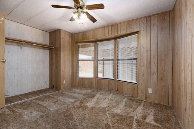 Building Photo - Home in Desert Springs