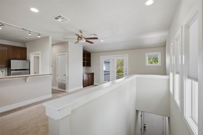 Building Photo - 1315 W Anderson Ln.