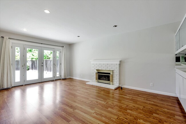 Building Photo - 2720 Diericx Dr