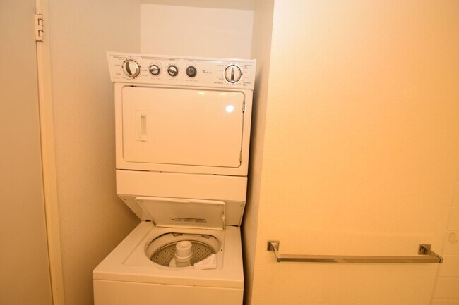 Building Photo - PARKGLEN AT WAIKELE – Clean and well-maint...