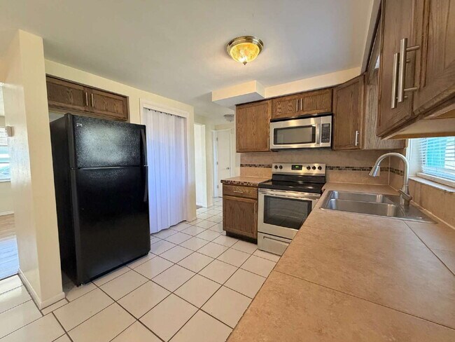 Building Photo - New Port Richey Home with Cozy 970 Sq Ft Layout!