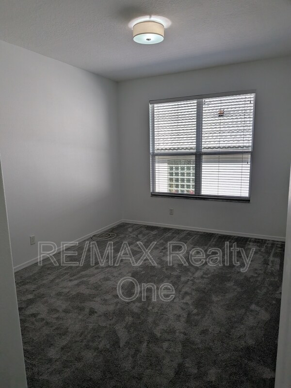 Building Photo - 589 W Doerr Path